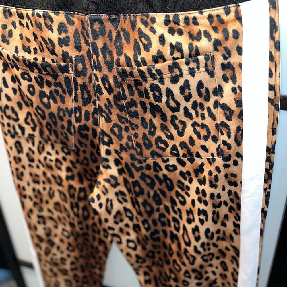 You Want These Comfy Digs